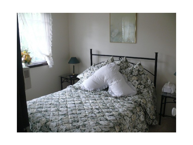 39 Gal Cr, Moorebank NSW 2170