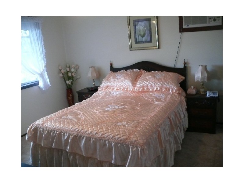 39 Gal Cr, Moorebank NSW 2170