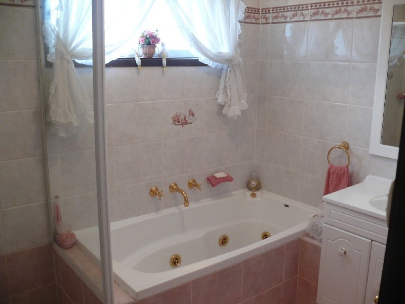 39 Gal Cr, Moorebank NSW 2170