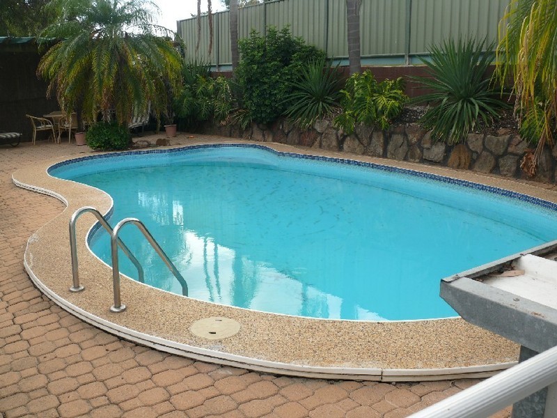 39 Gal Cr, Moorebank NSW 2170