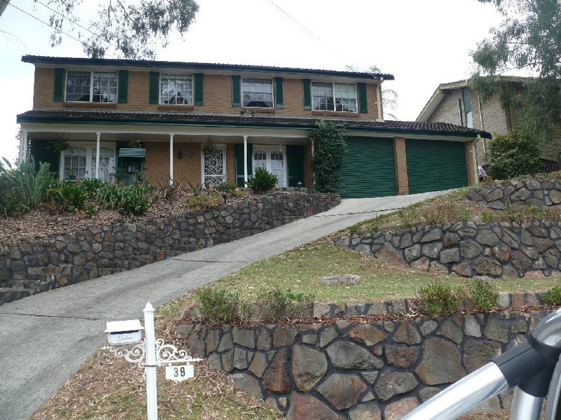 39 Gal Cr, Moorebank NSW 2170