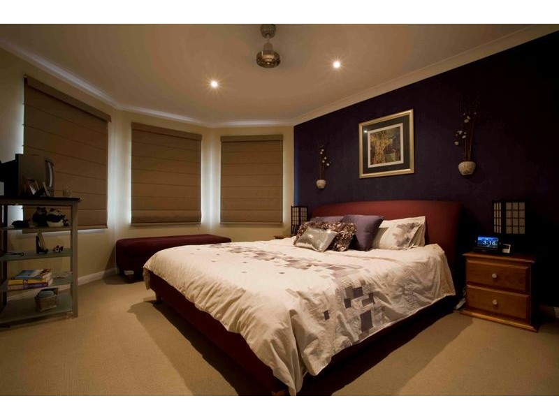 8 Todd Crt, Wattle Grove NSW 2173