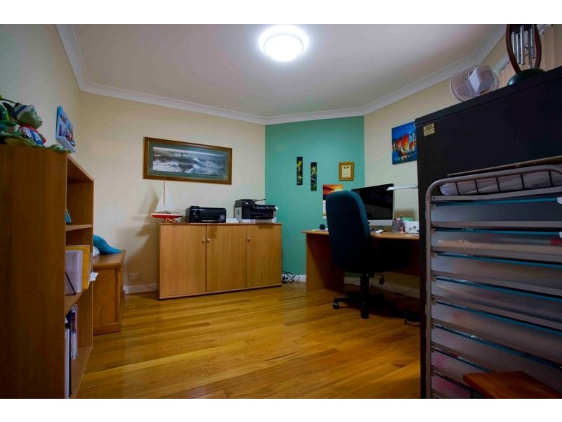 8 Todd Crt, Wattle Grove NSW 2173