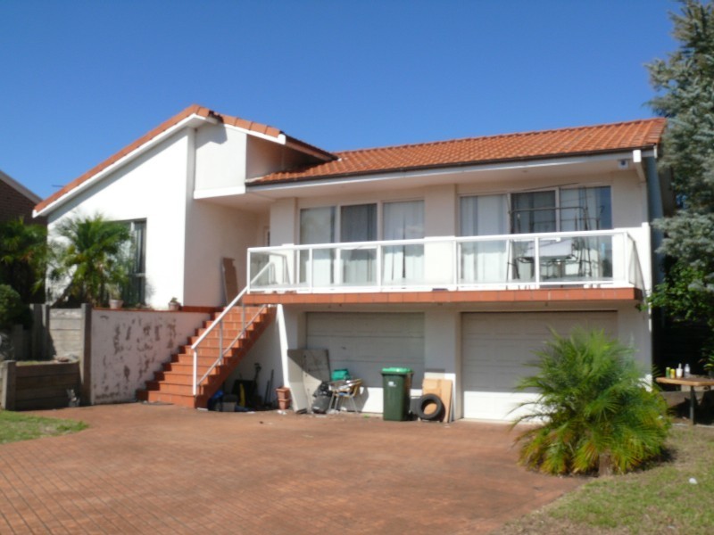 8 Balala Crt, Wattle Grove NSW 2173