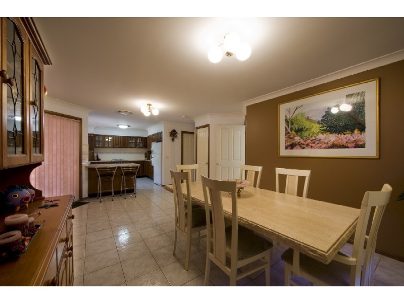 22 Castlerock Crt, Wattle Grove NSW 2173