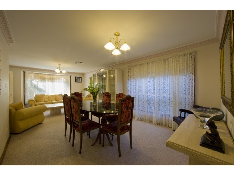 22 Castlerock Crt, Wattle Grove NSW 2173