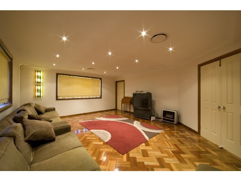 22 Castlerock Crt, Wattle Grove NSW 2173