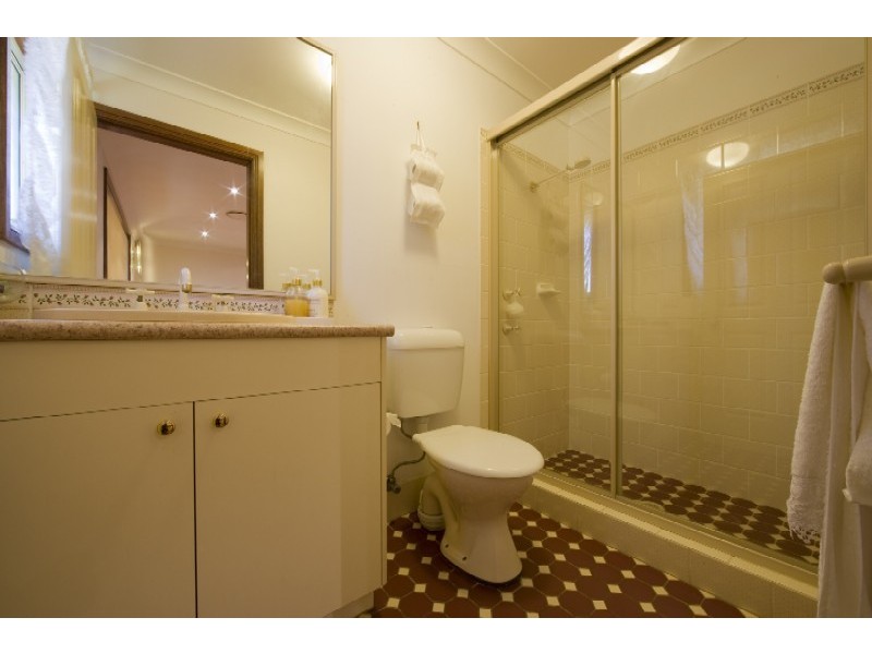 22 Castlerock Crt, Wattle Grove NSW 2173