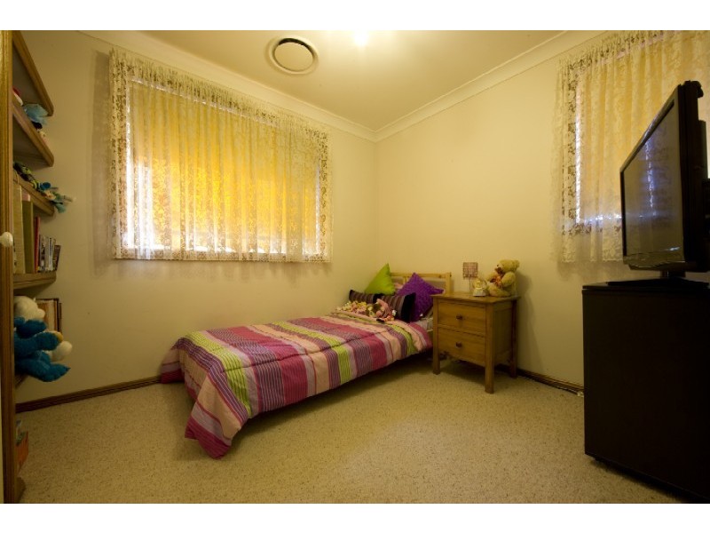 22 Castlerock Crt, Wattle Grove NSW 2173