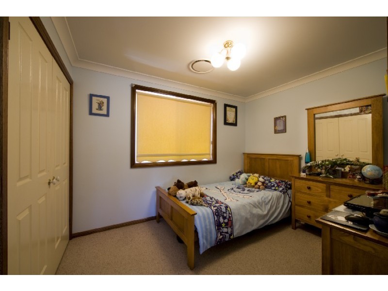 22 Castlerock Crt, Wattle Grove NSW 2173