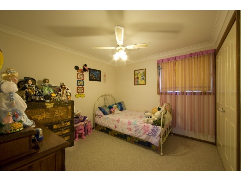 22 Castlerock Crt, Wattle Grove NSW 2173