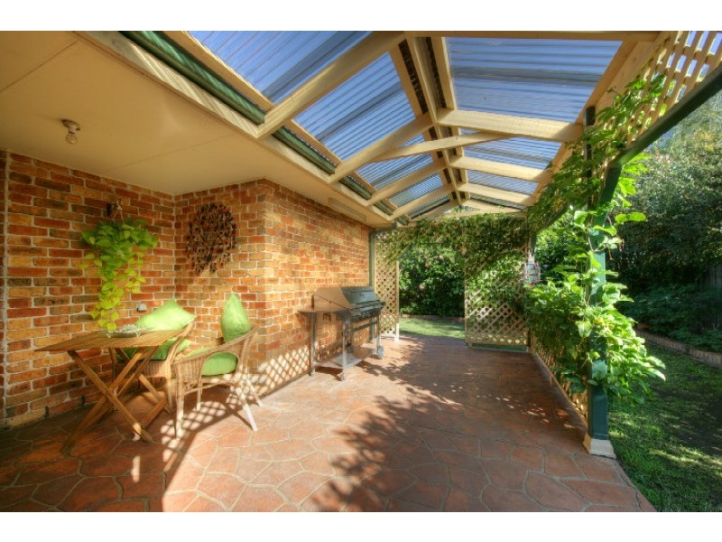 22 Castlerock Crt, Wattle Grove NSW 2173