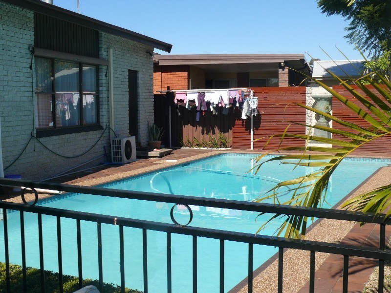 42 Craig Ave, Moorebank NSW 2170