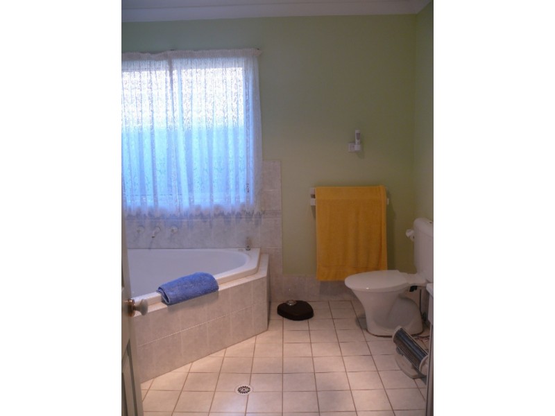 18 Epsom Rd, Chipping Norton NSW 2170