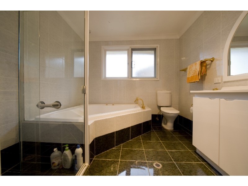 2 Elouera Cres, Moorebank NSW 2170