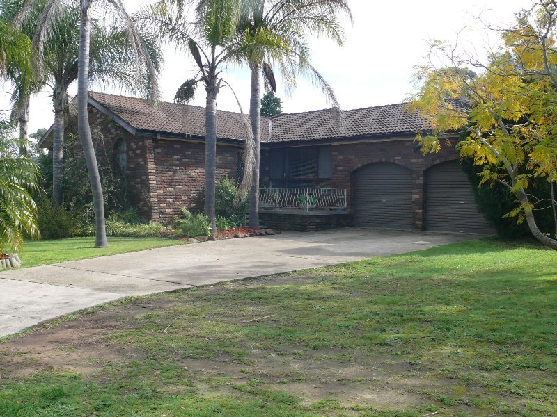 55 Renton Ave, Moorebank NSW 2170