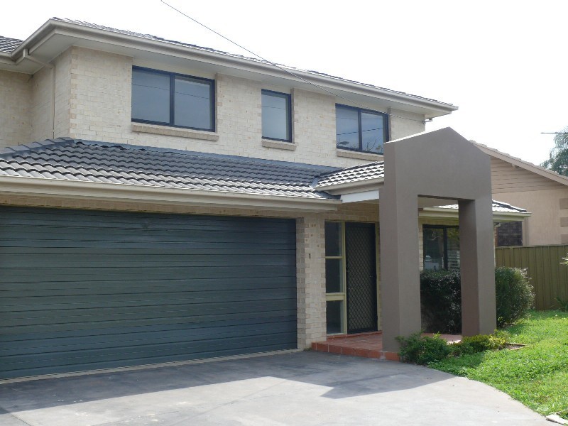 2/181 Nuwarra Rd, Moorebank NSW 2170