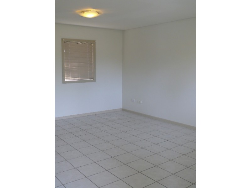 2/181 Nuwarra Rd, Moorebank NSW 2170