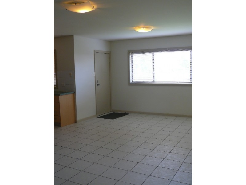 2/181 Nuwarra Rd, Moorebank NSW 2170