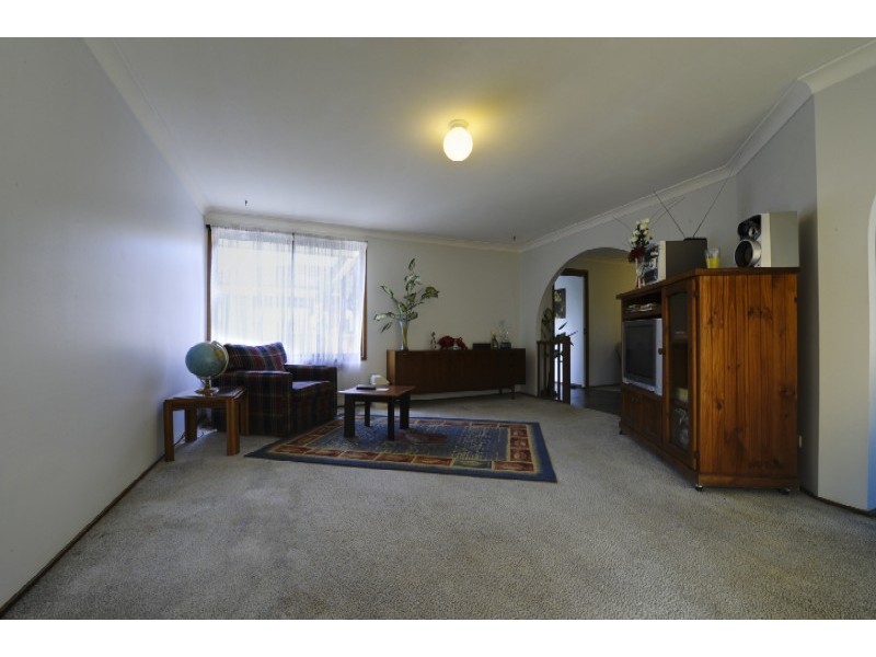 36 Aylesbury Cr, Chipping Norton NSW 2170