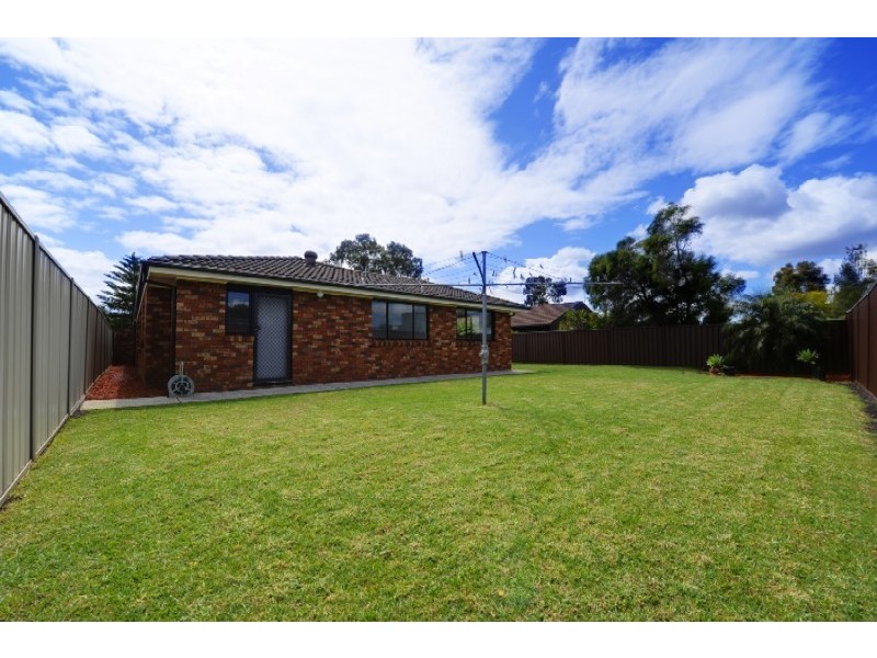 36 Aylesbury Cr, Chipping Norton NSW 2170
