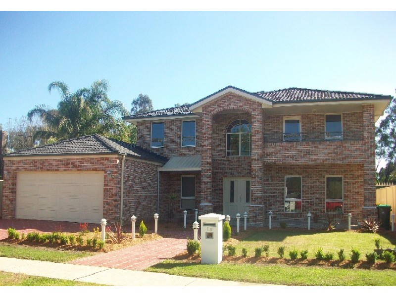 18  Bridges Ave, Wattle Grove NSW 2173