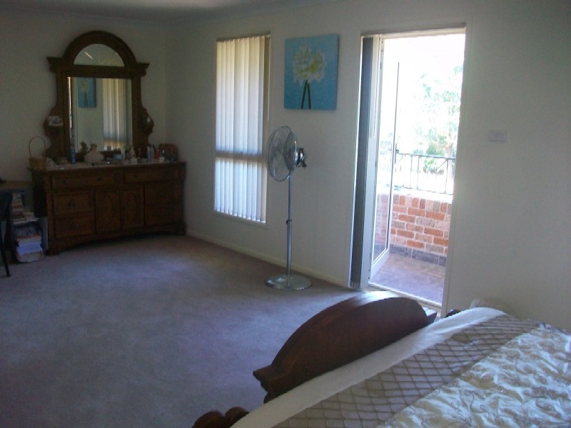 18  Bridges Ave, Wattle Grove NSW 2173