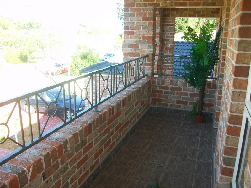 18  Bridges Ave, Wattle Grove NSW 2173