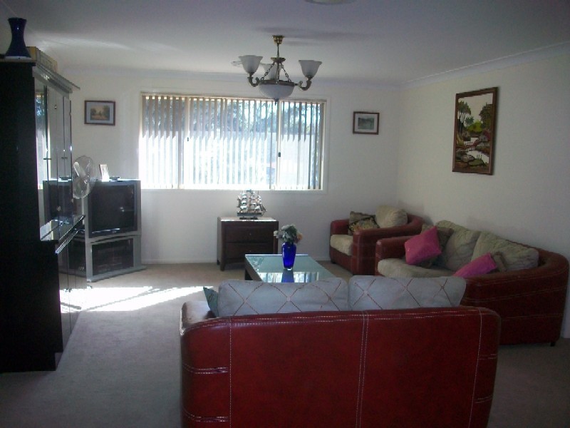 18  Bridges Ave, Wattle Grove NSW 2173