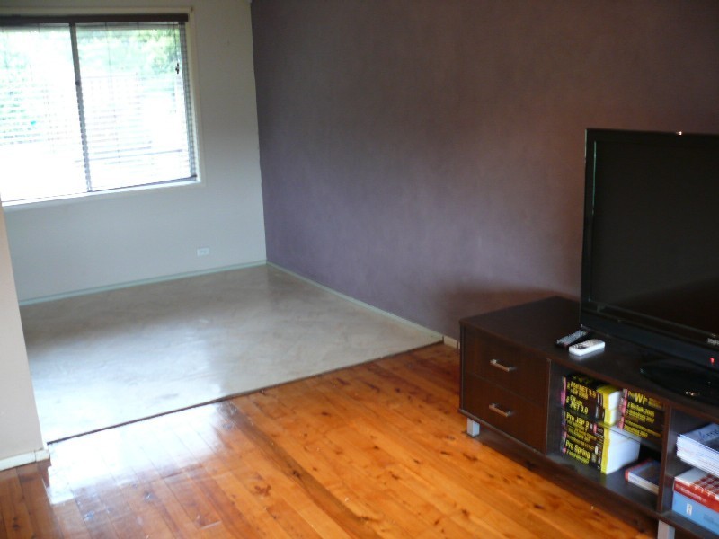 25 Gal Cres, Moorebank NSW 2170