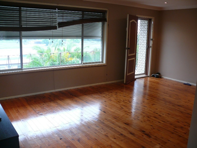 25 Gal Cres, Moorebank NSW 2170