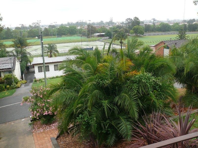 25 Gal Cres, Moorebank NSW 2170