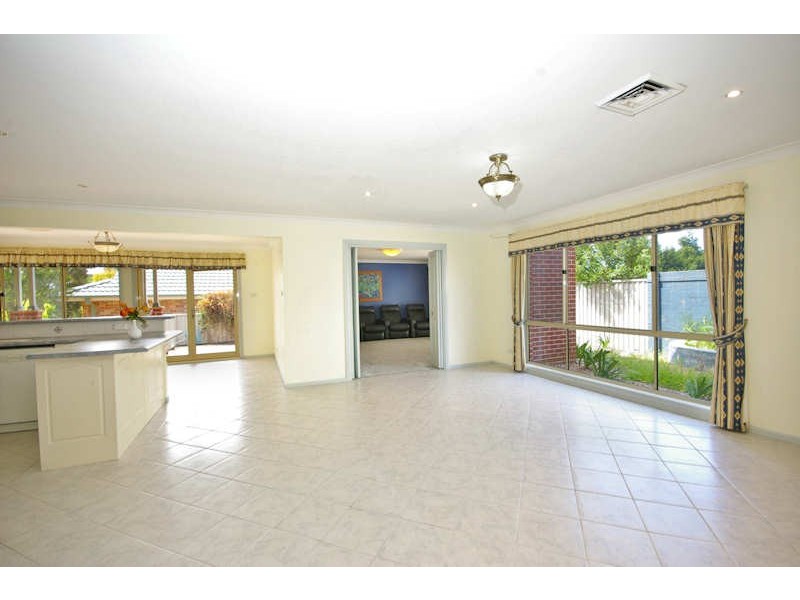 1 Ajuga Crt, Voyager Point NSW 2172