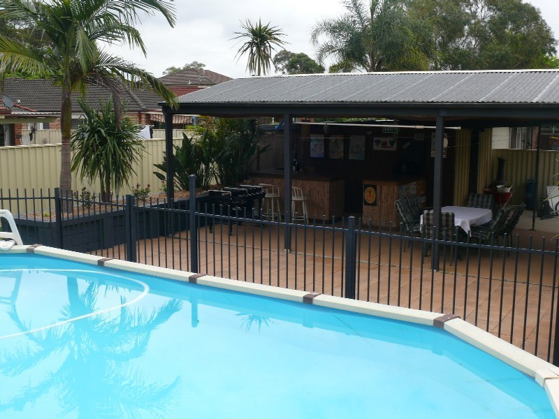 13 Bridges Ave, Wattle Grove NSW 2173