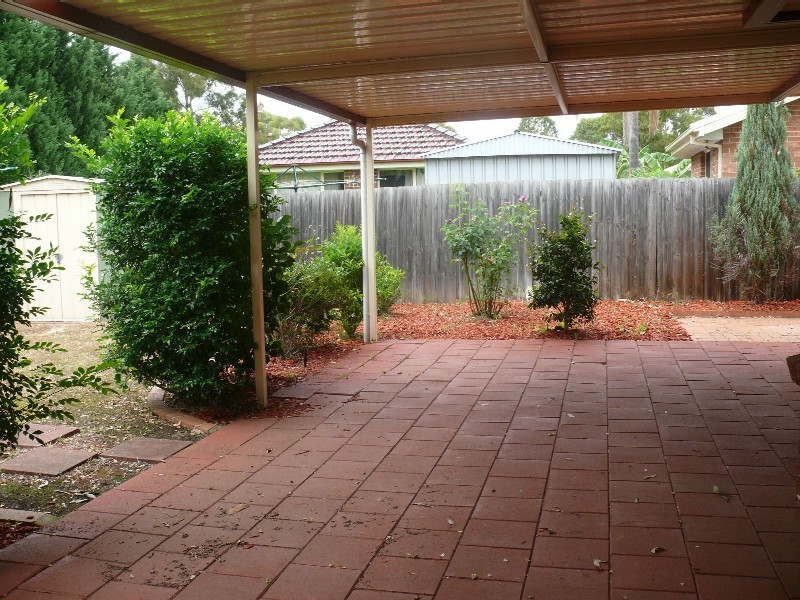 6 Kanangra Court, Wattle Grove NSW 2173