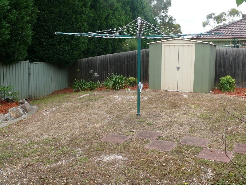 6 Kanangra Court, Wattle Grove NSW 2173