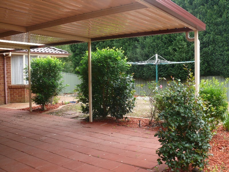 6 Kanangra Court, Wattle Grove NSW 2173