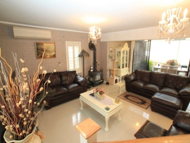 25 St Georges Cres, Sandy Point NSW 2172