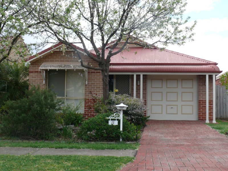 Wattle Grove NSW 2173