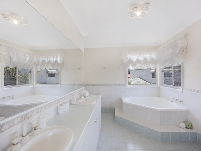 Wattle Grove NSW 2173