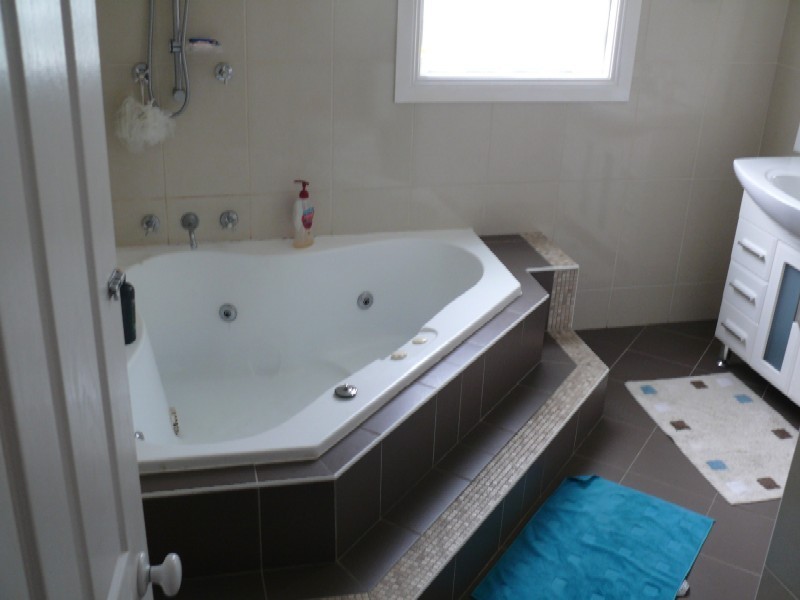 Wattle Grove NSW 2173