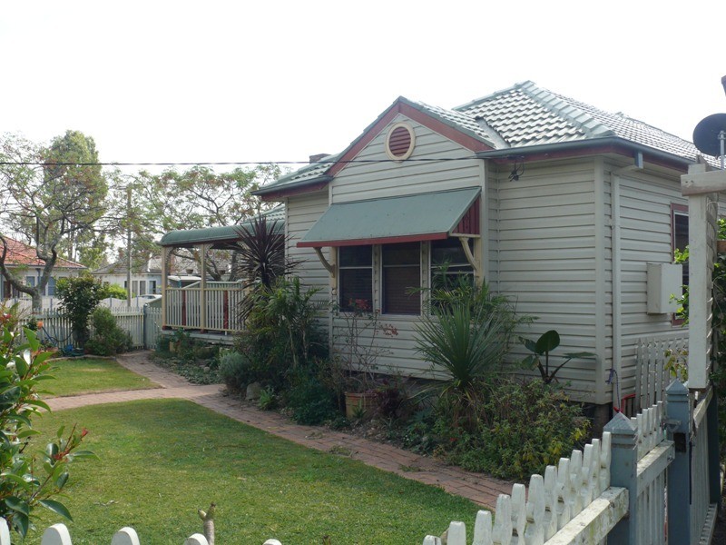 1 Monash Ave, Wattle Grove NSW 2173