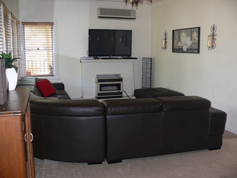1 Monash Ave, Wattle Grove NSW 2173