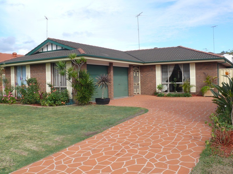 15 Wellwood Ave, Moorebank NSW 2170