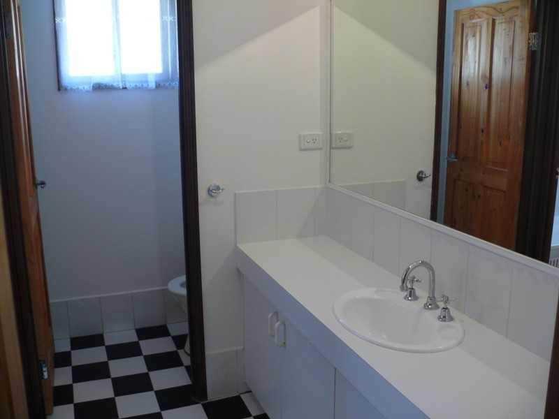 15 Wellwood Ave, Moorebank NSW 2170