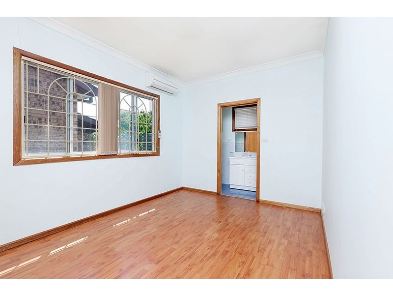 Fairfield West NSW 2165