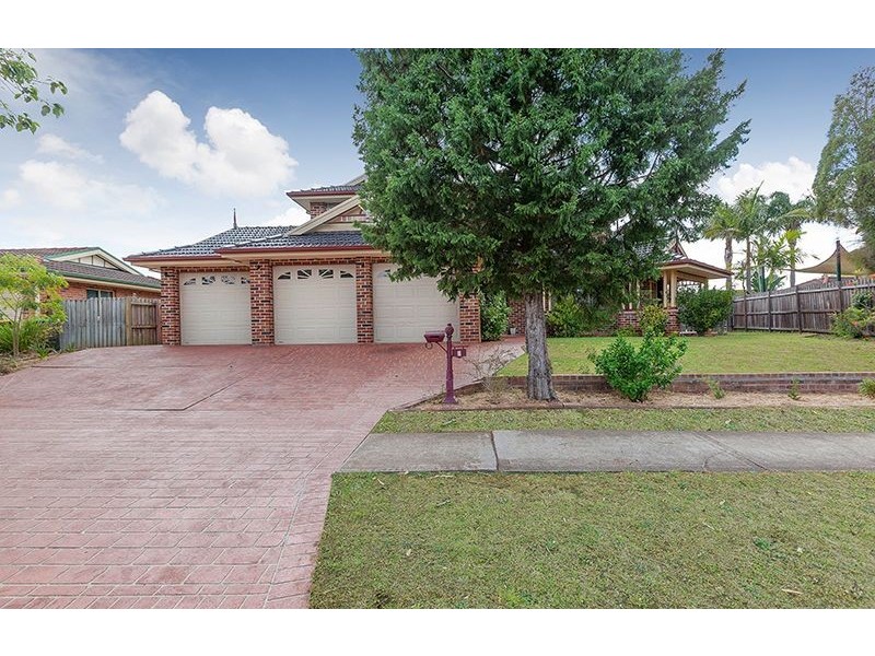 3 Delfin Dr, Wattle Grove NSW 2173