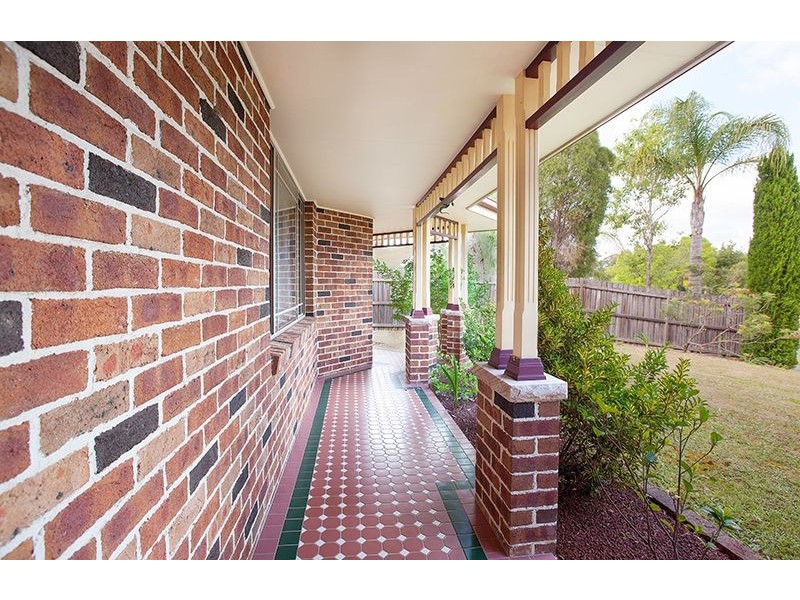 3 Delfin Dr, Wattle Grove NSW 2173