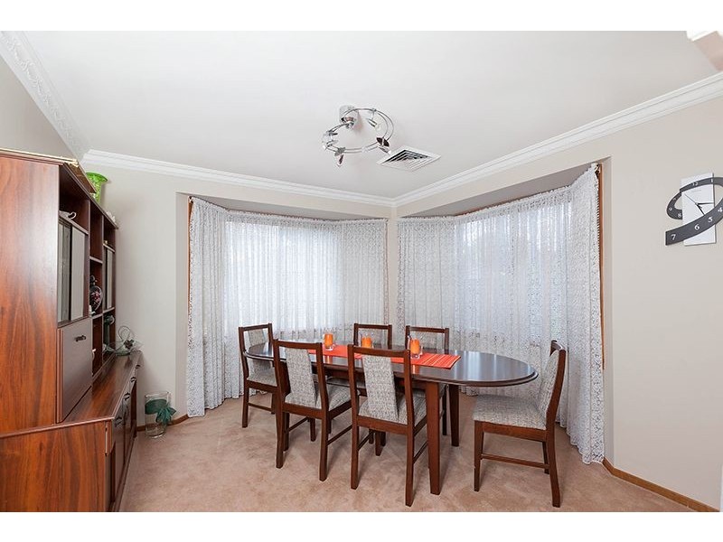 3 Delfin Dr, Wattle Grove NSW 2173