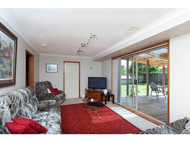 3 Delfin Dr, Wattle Grove NSW 2173